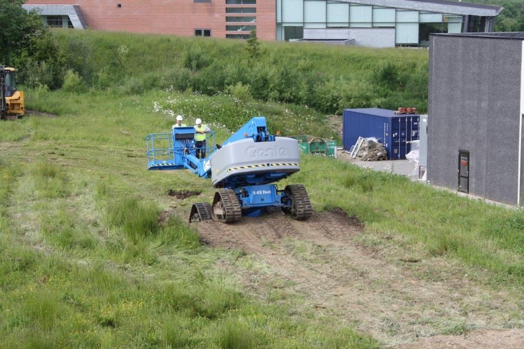 Genie S-65 TraX bomlift med fire larvebånd